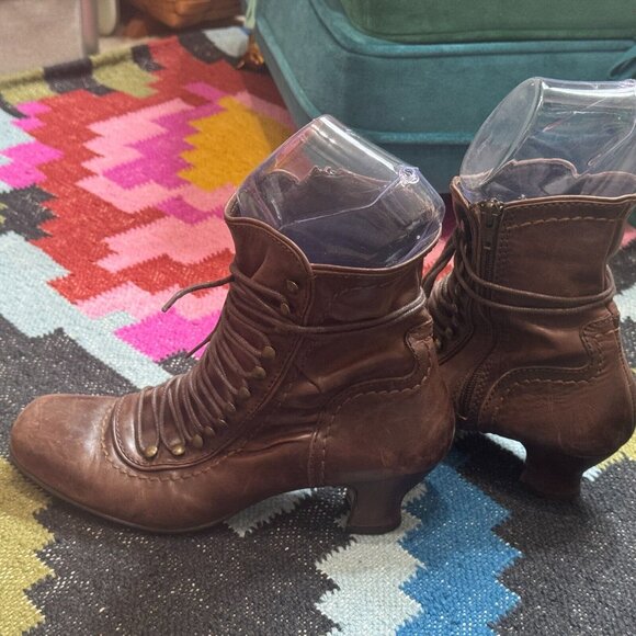 Ginita Lace-Up Leather Boot Victorian Style with Spool Heel, EU 40, Brown - Picture 3 of 11